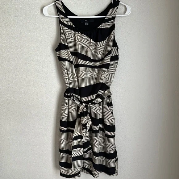 Forever 21 | Dresses | Forever 2 Blackcream Abstract Midi Dress | Poshmark